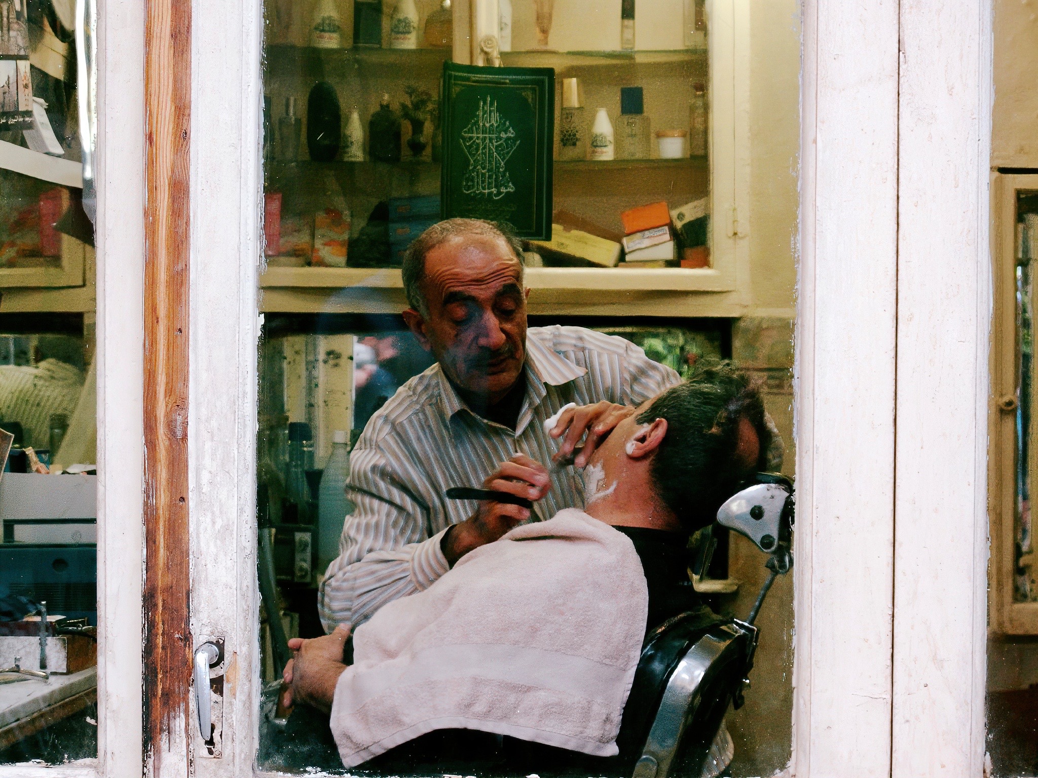 Ein Mann und sein Barbier in Damaskus